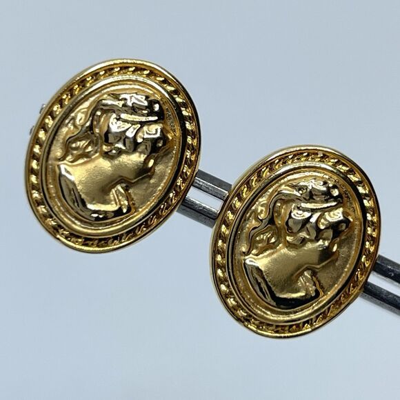 Dainty Gold Tone Cameo Stud Earrings Post Setting Victorian Vintage Look Unique - Picture 1 of 7